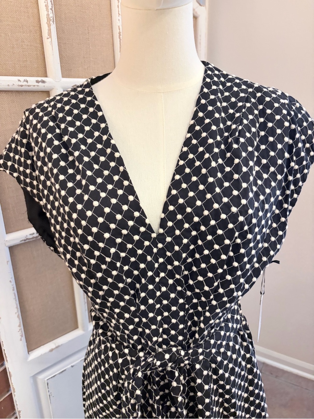 Kensie NWT Black Embroidered Faux Wrap Tie Waist Midi Dress Size 8 Boho